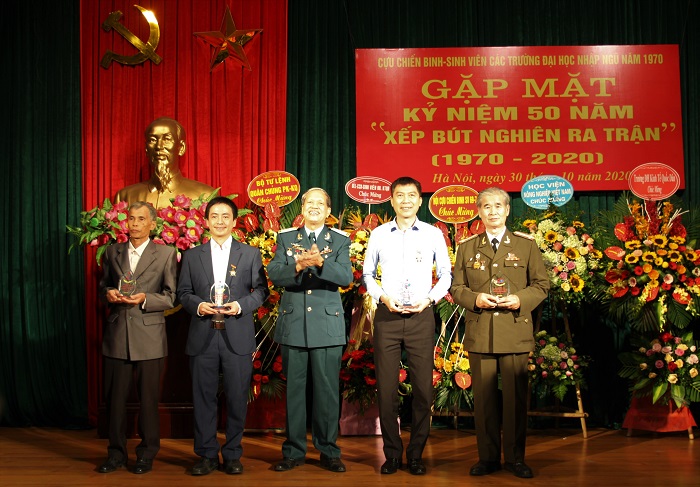 Gặp mặt kỷ niệm 50 năm ngày “xếp bút nghiên ra trận” 